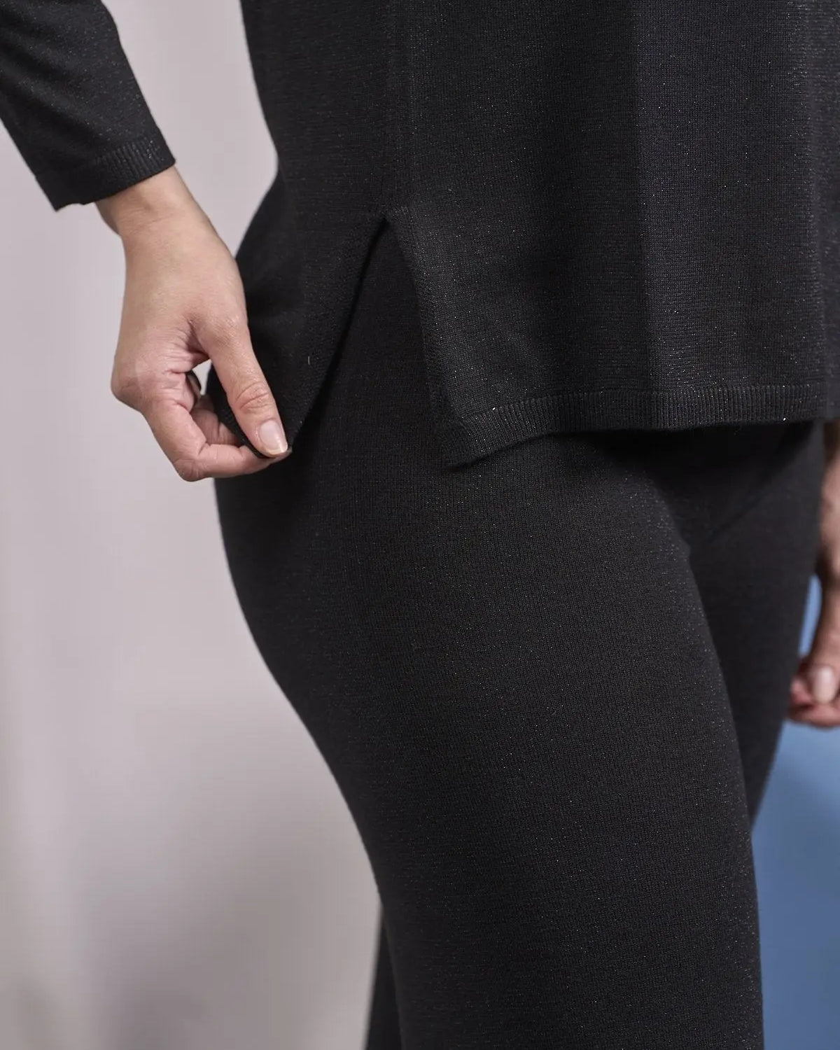 Maglia in lurex a girocollo con spacchi e costine NERO IRONICA