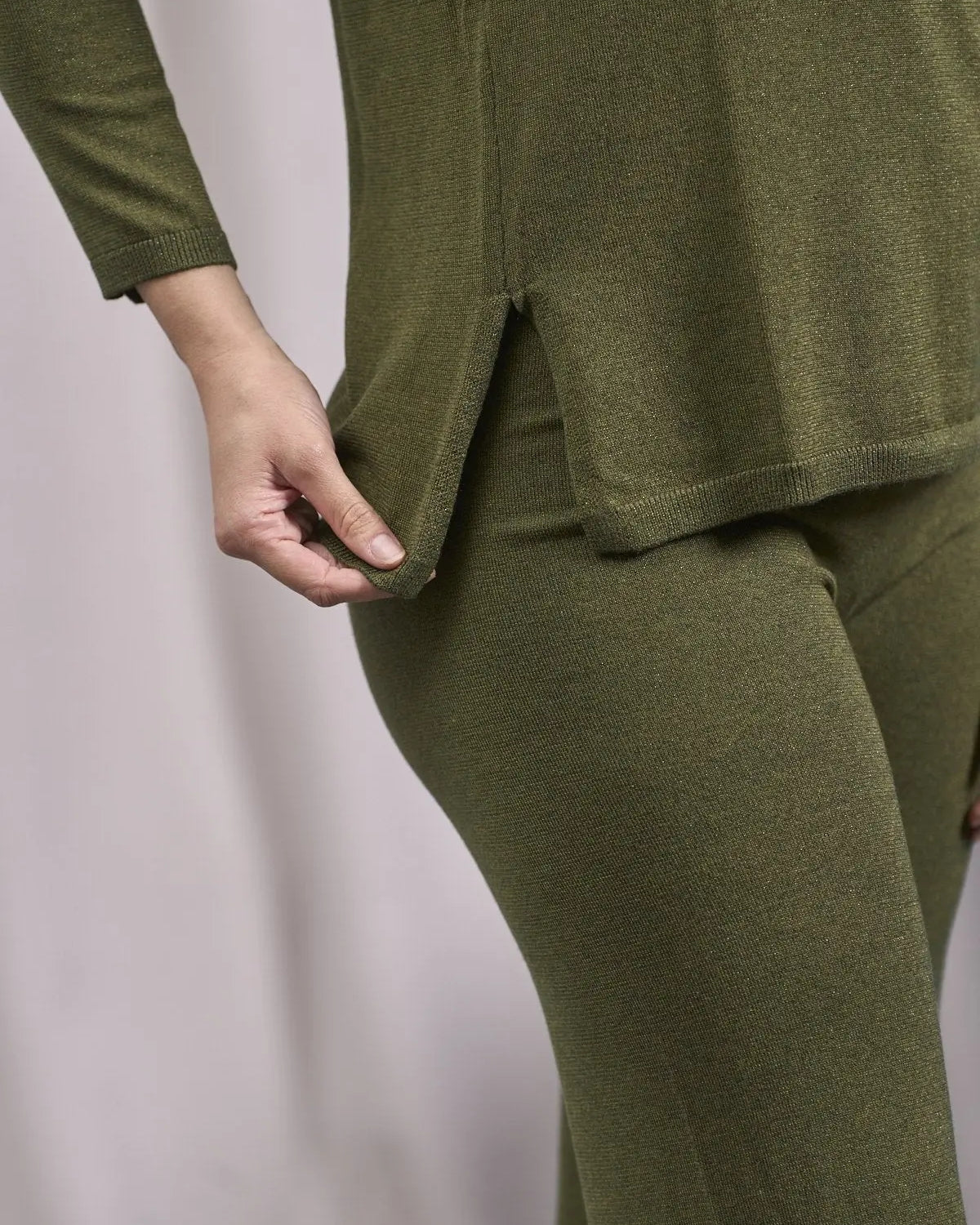 Maglia in lurex a girocollo con spacchi e costine OLIVA IRONICA