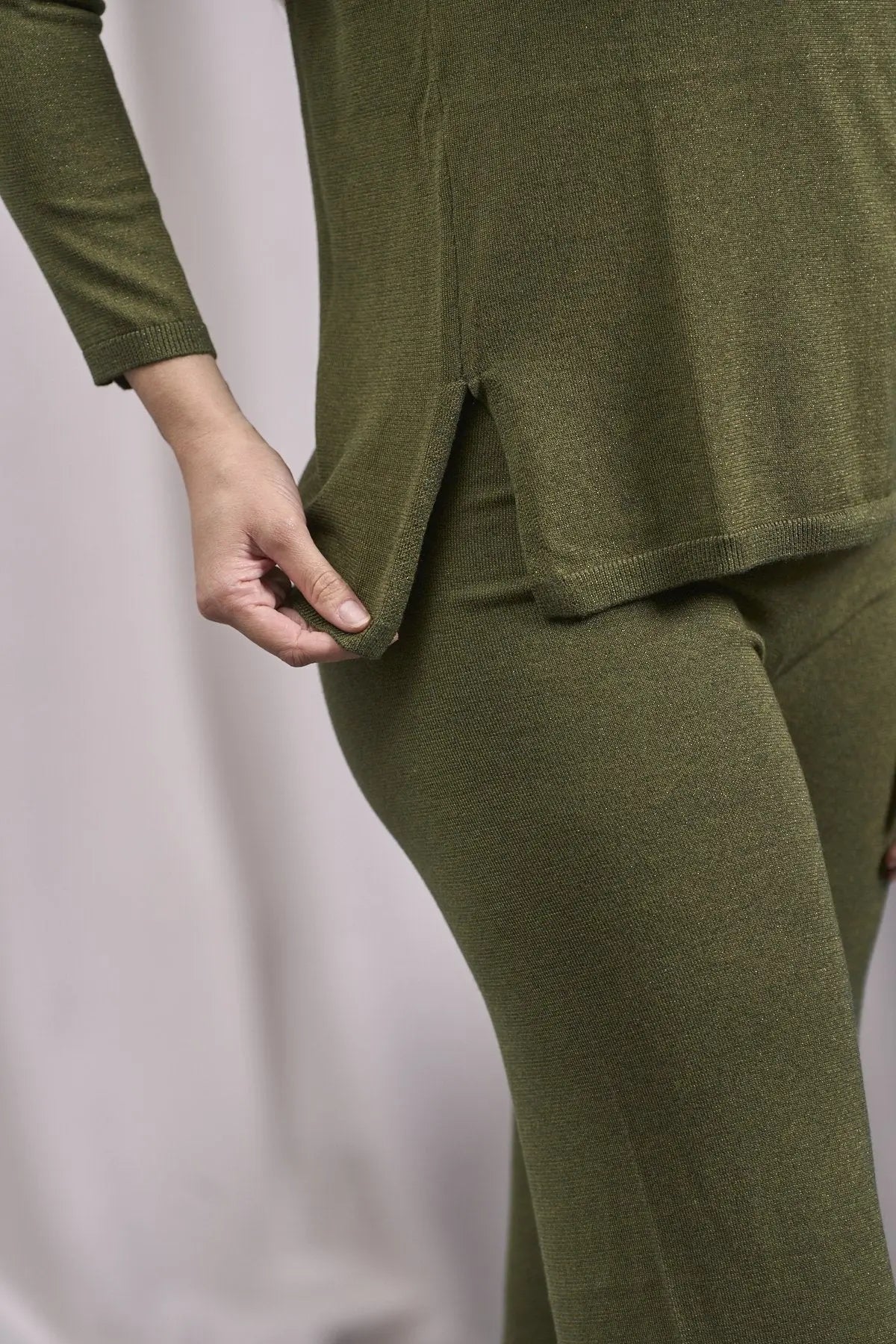 Maglia in lurex a girocollo con spacchi e costine OLIVA IRONICA