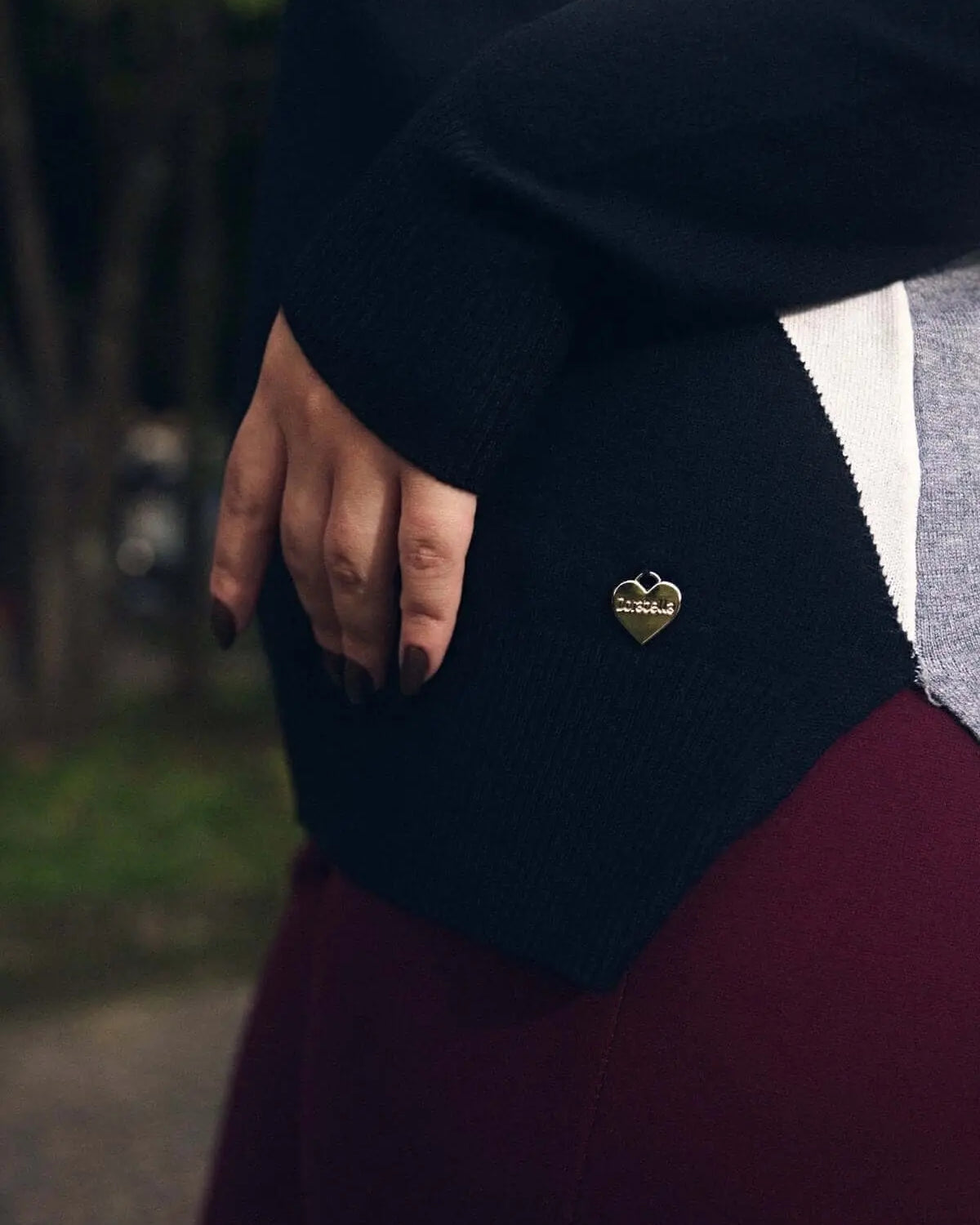 Maglia motivo a rombi con scollo a V e strass NERO DORABELLA PIU'