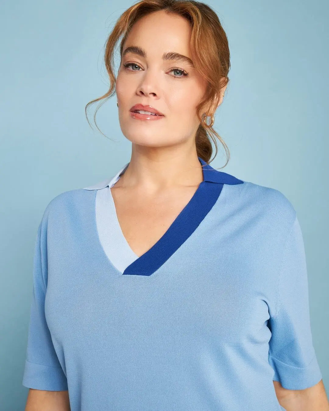 Maglia polo a maniche corte in filato di misto viscosa tinta unita con scollo a contrasto LIGHT BLUE DORABELLA PIU'