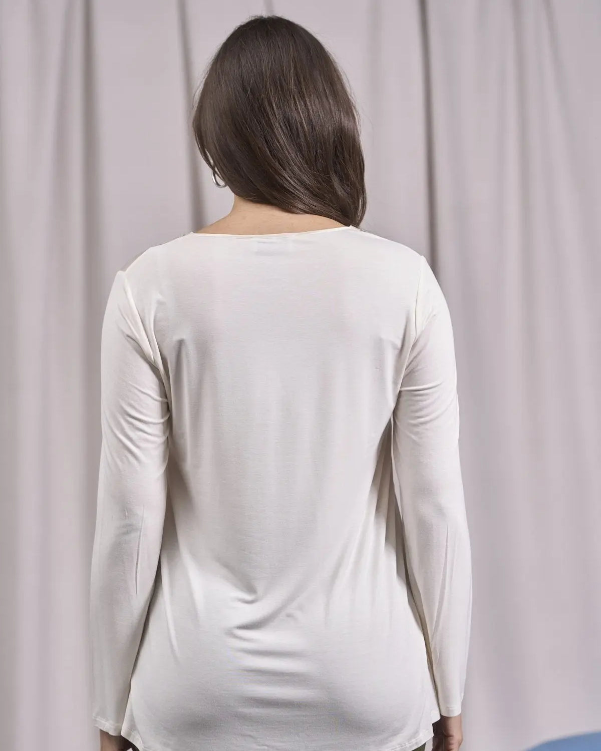 Maglia scollo a V con gioiello e inserto in satin PANNA IRONICA