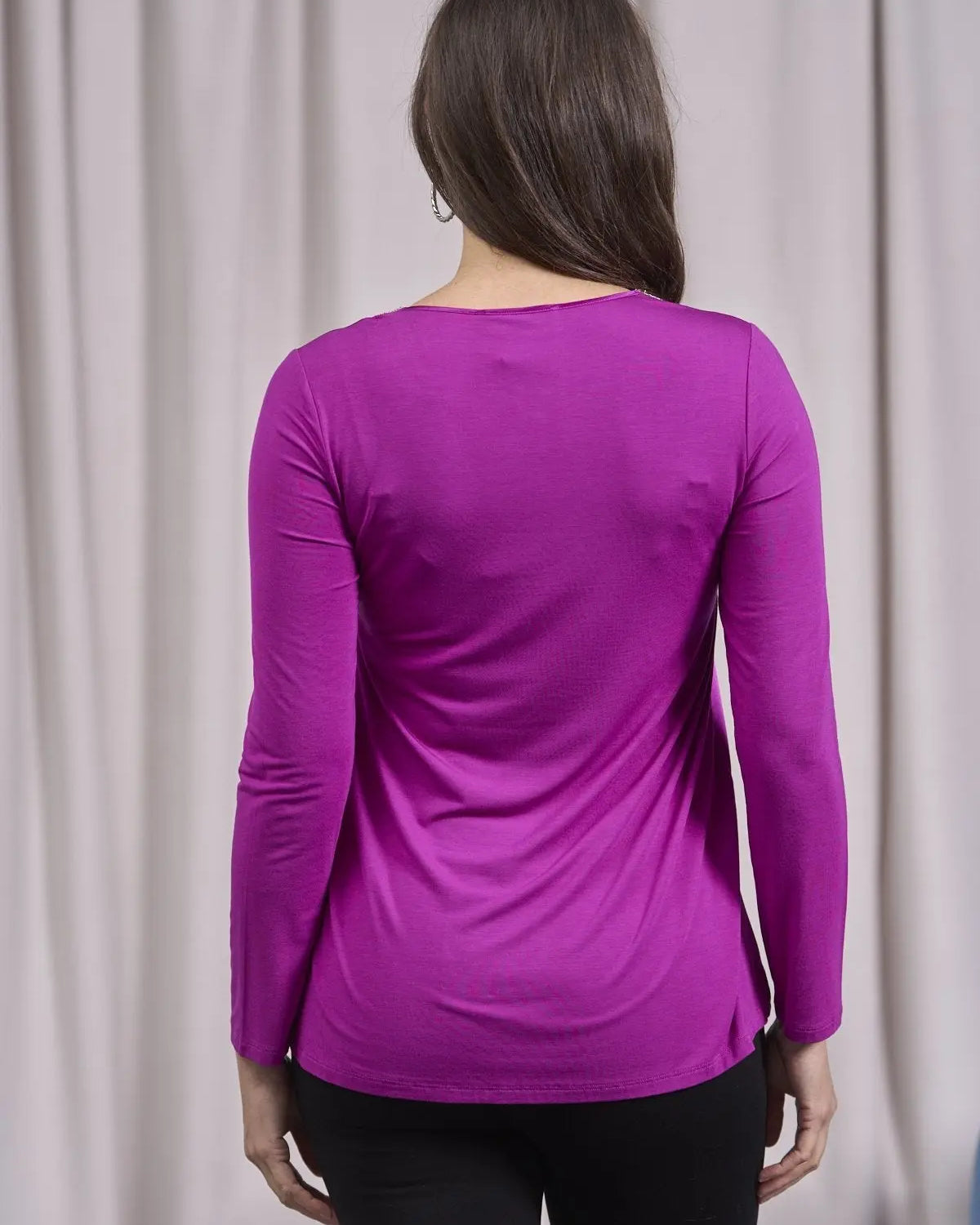 Maglia scollo a V con gioiello e inserto in satin PETUNIA IRONICA