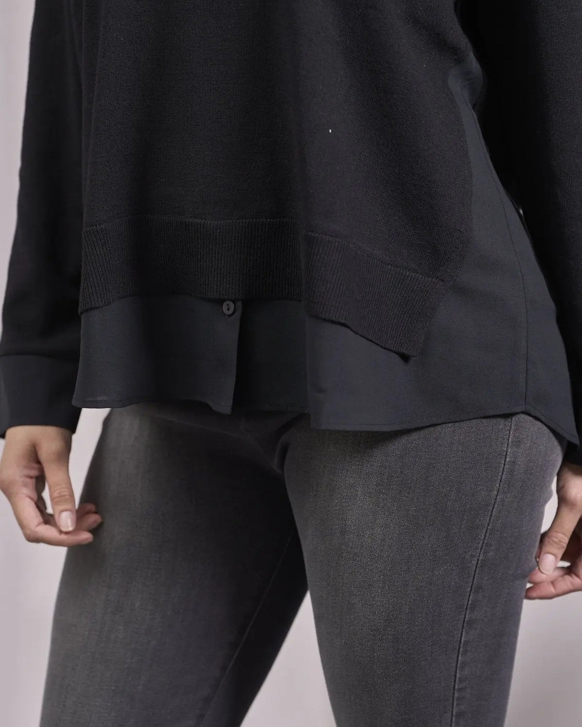 Maglia scollo a V con spacchi e inserti NERO IRONICA