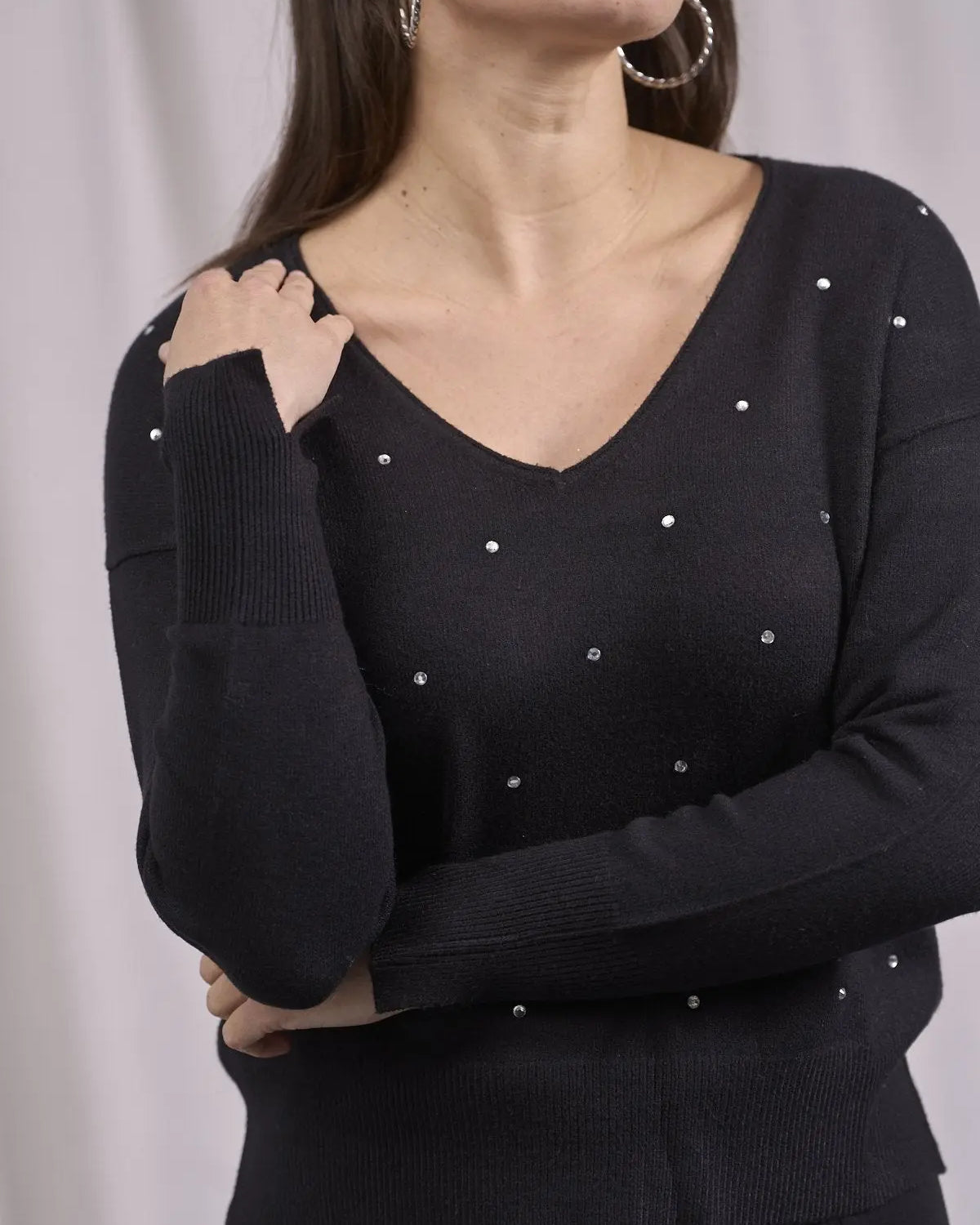 Maglia scollo a V con strass frontali e spacchetti NERO IRONICA