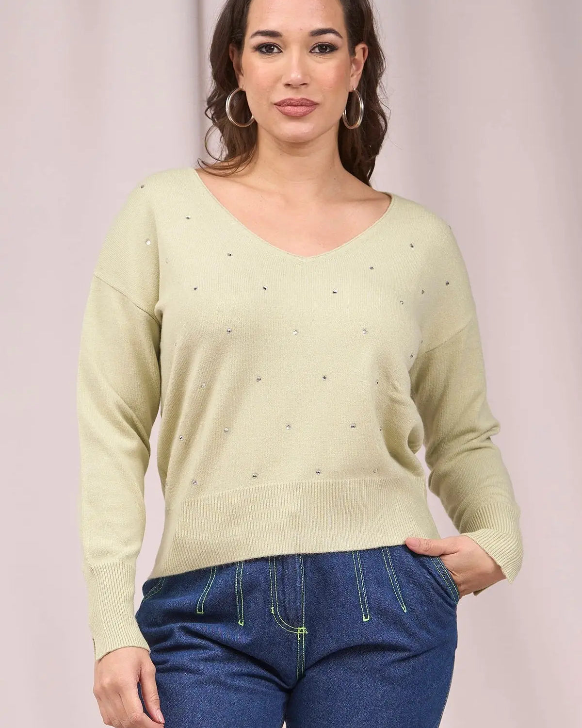 Maglia scollo a V con strass frontali e spacchetti VERDE IRONICA