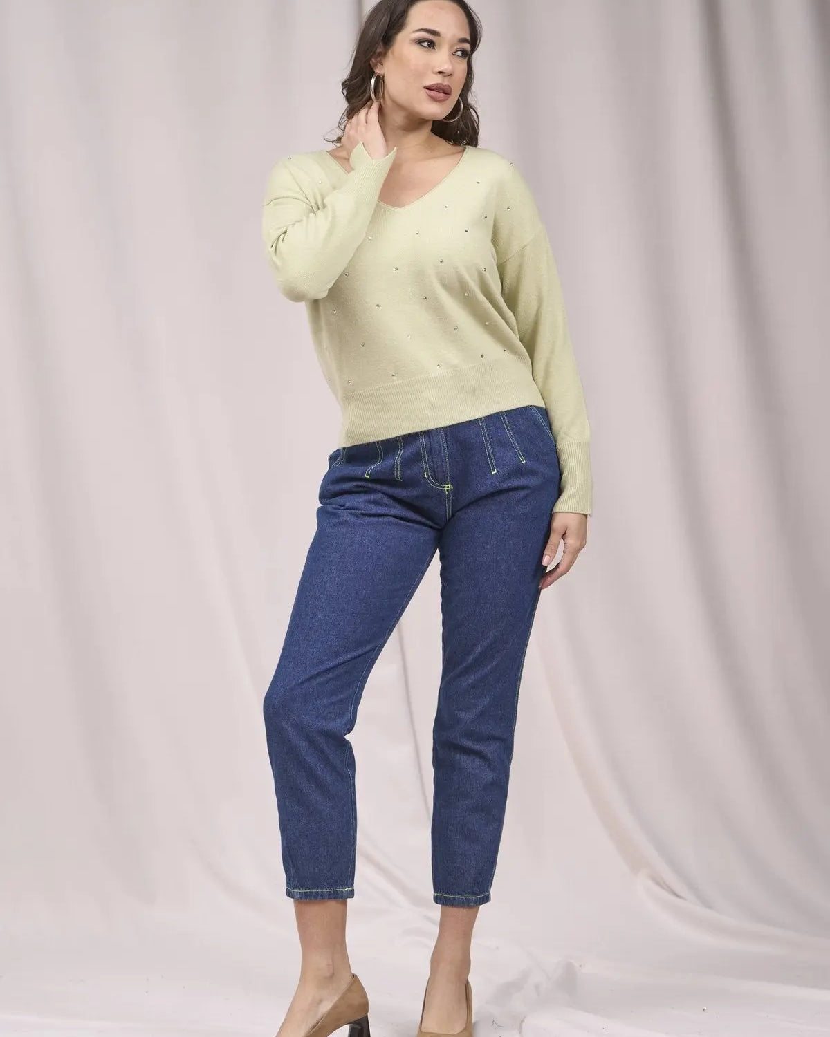 Maglia scollo a V con strass frontali e spacchetti VERDE IRONICA