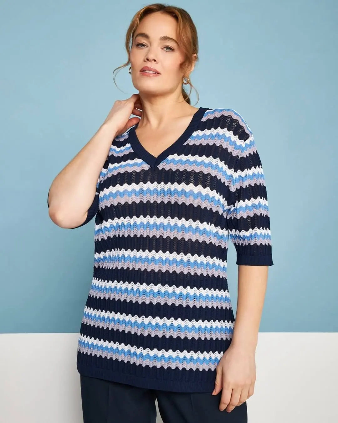 Maglia scollo a V in filato di misto viscosa traforata con motivo chevron BLUE NAVY DORABELLA PIU'