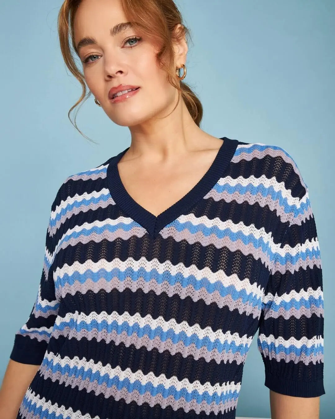 Maglia scollo a V in filato di misto viscosa traforata con motivo chevron BLUE NAVY DORABELLA PIU'
