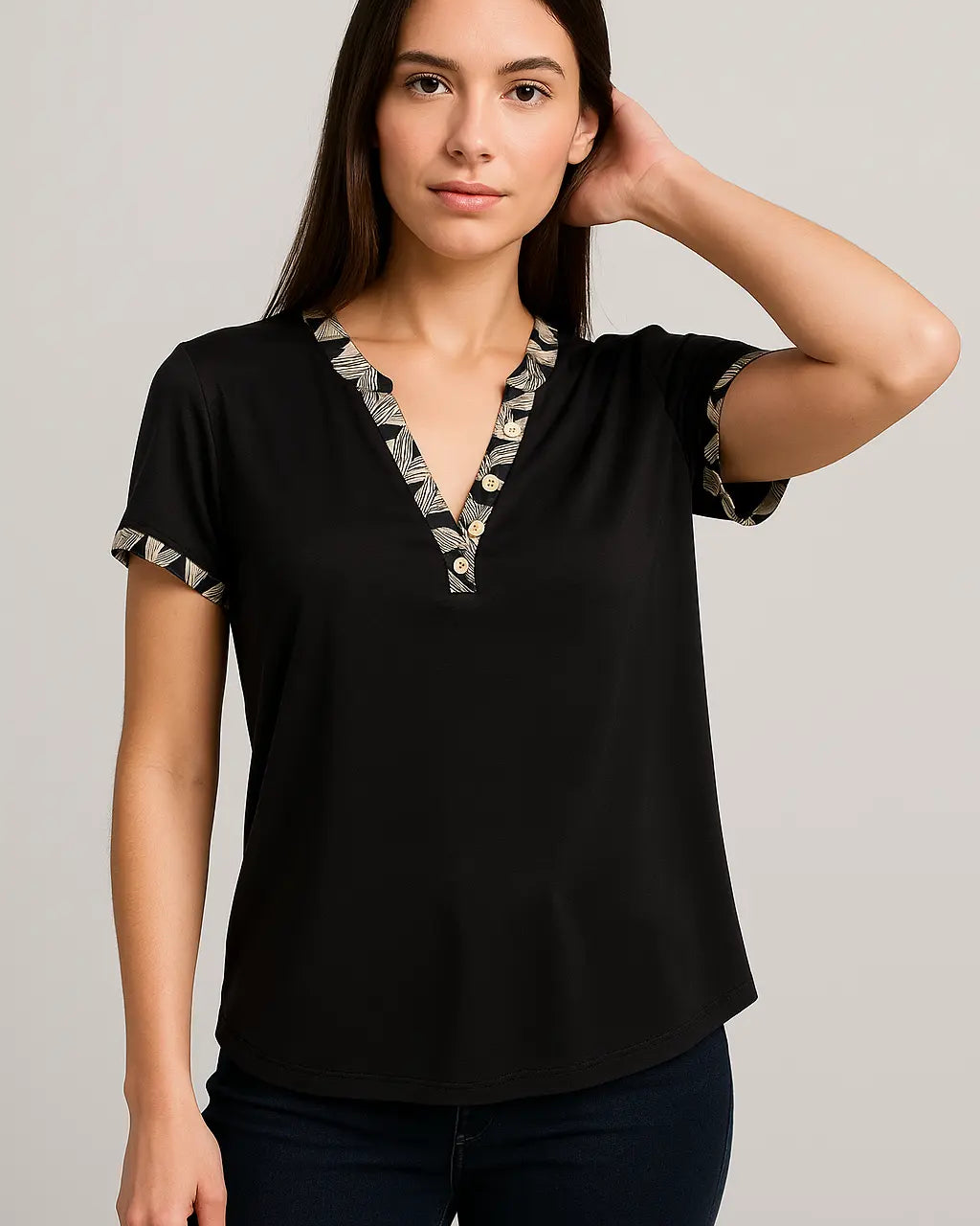 Maglia scollo a "V" con profili fantasia e bottoni DORABELLA PIU'
