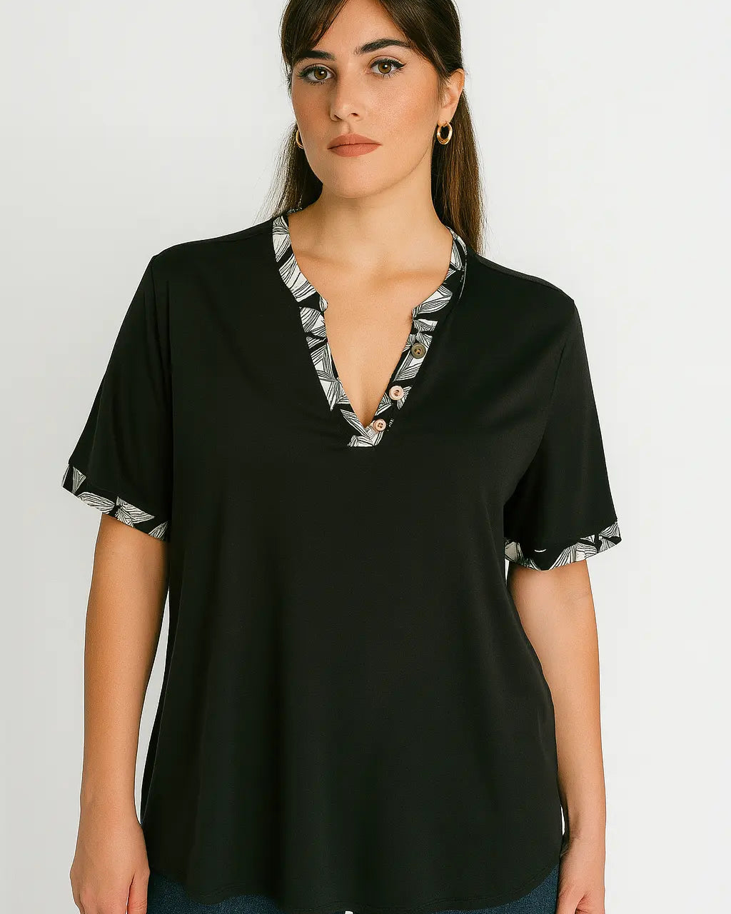 Maglia scollo a "V" con profili fantasia e bottoni DORABELLA PIU'