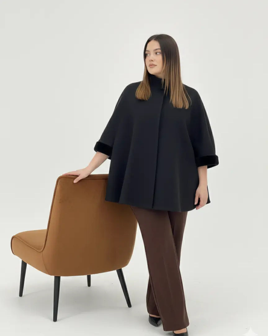 Mantella tinta unita con inserti di pelliccia DORABELLA