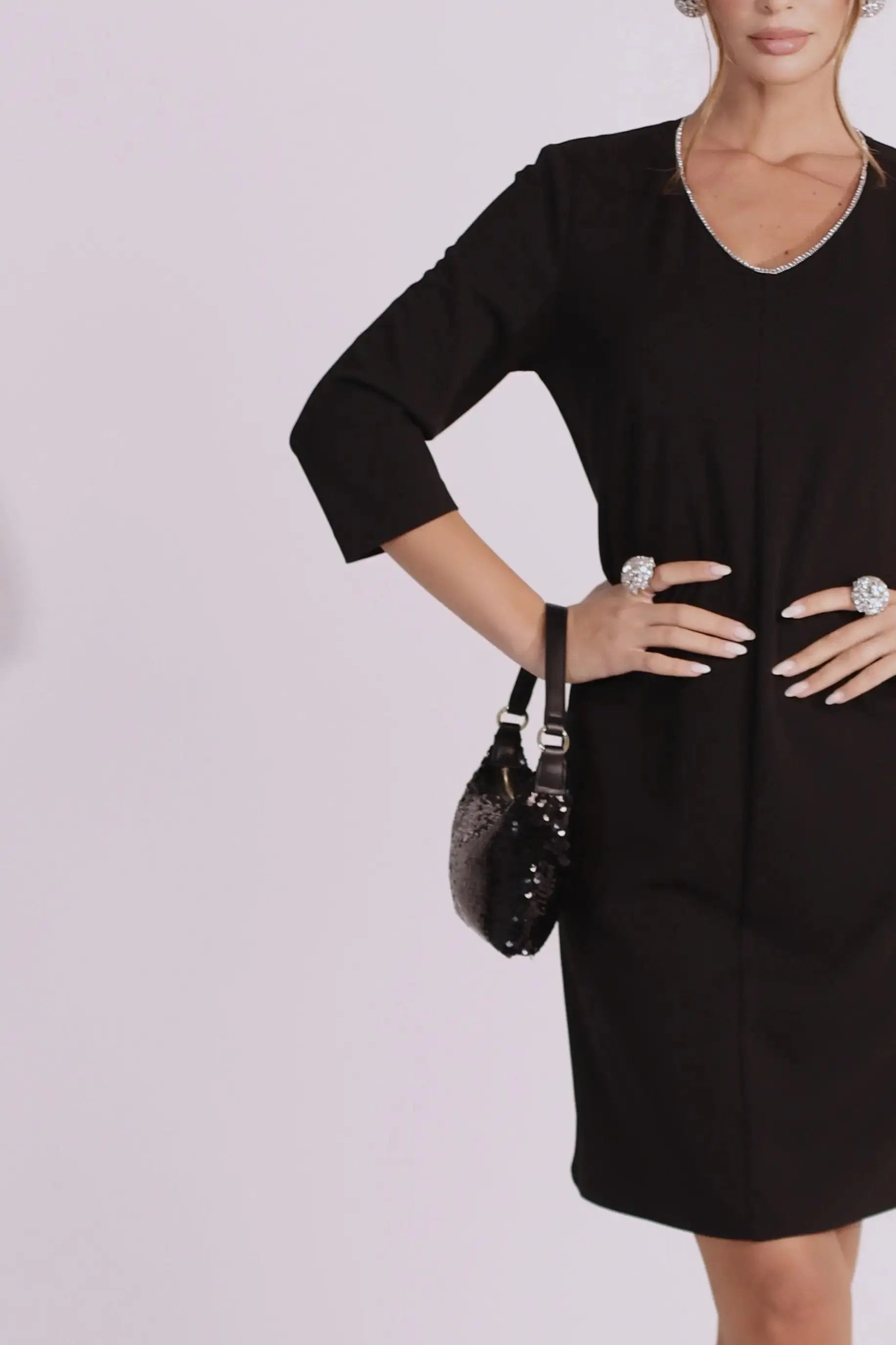 Abito scollo a "V" con ricamo di strass DORABELLA