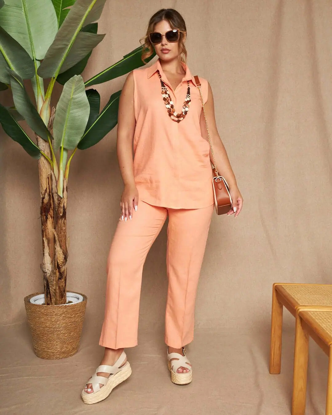 Pantalone a gamba dritta in tela di lino e viscosa tinta unita con spacchi sul fondo gamba. SALMONE DORABELLA