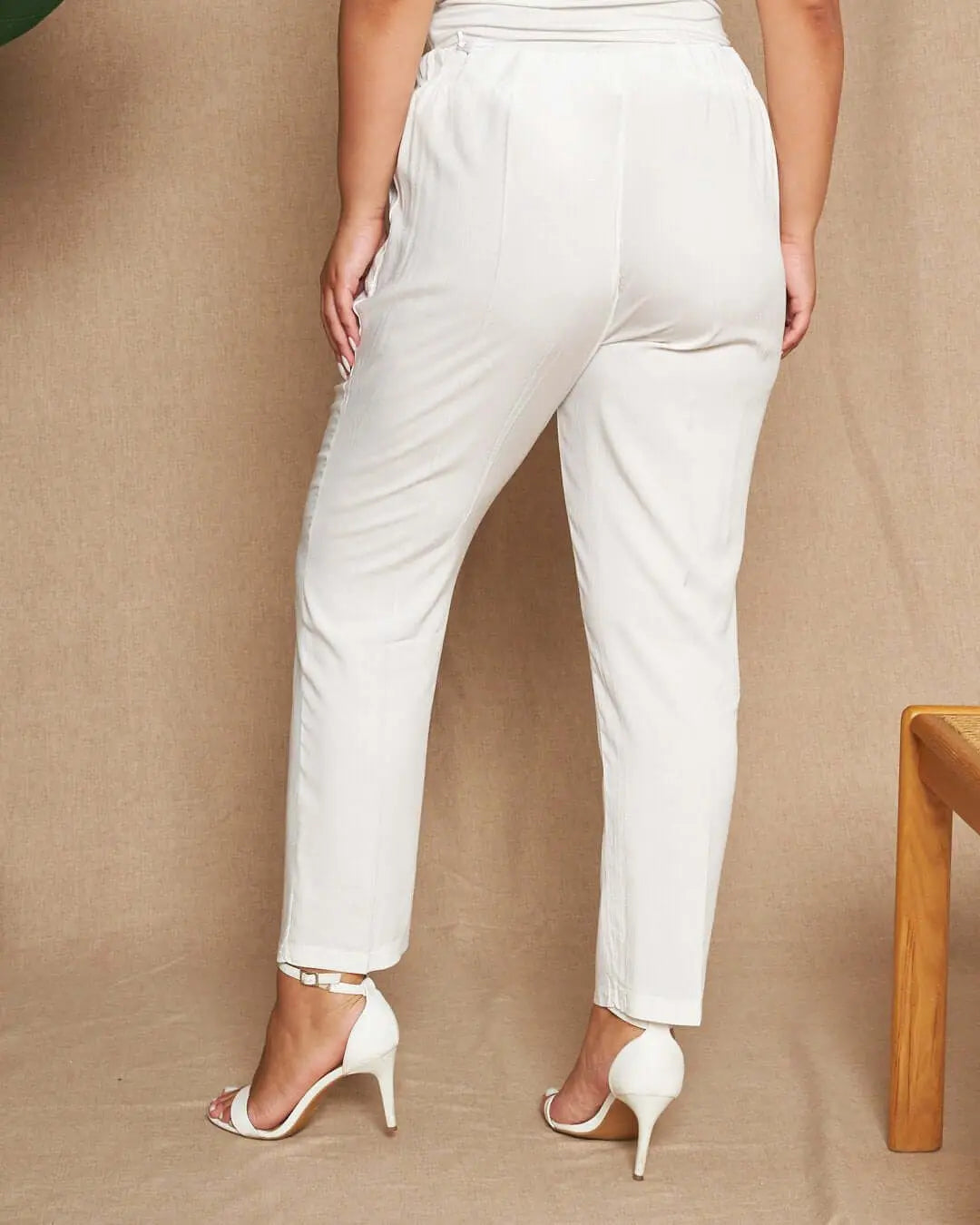 Pantalone a gamba dritta in twill di viscosa tinta unita con coulisse in vita. OFF WHITE DORABELLA