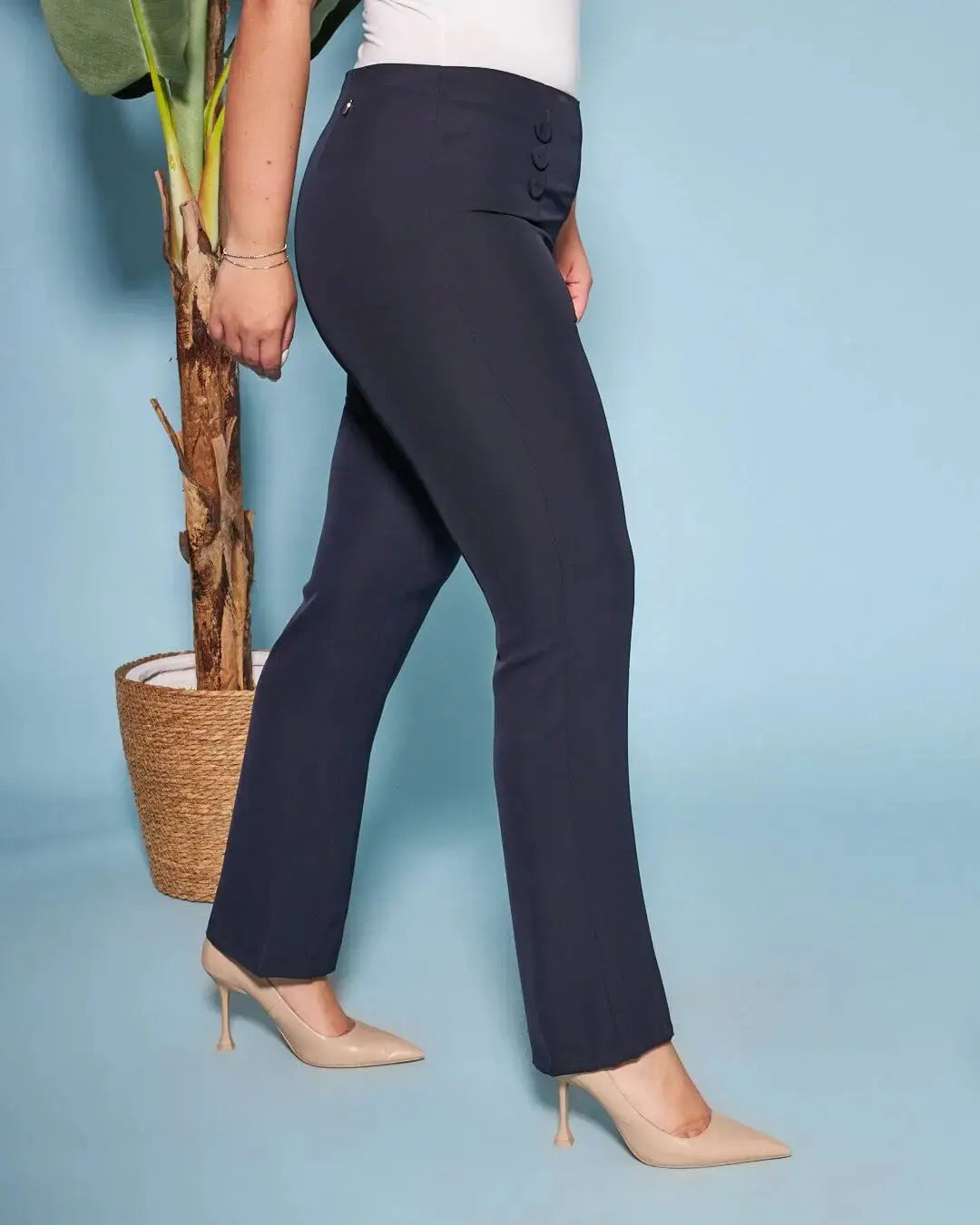 Pantalone a sigaretta in cady elasticizzato con bottoni in tinta DORABELLA