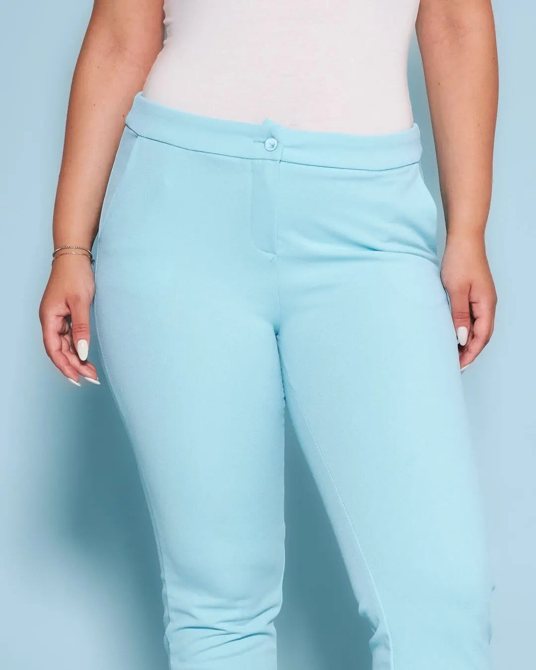 Pantalone a sigaretta in cady elasticizzato tinta unita. CELESTE DORABELLA