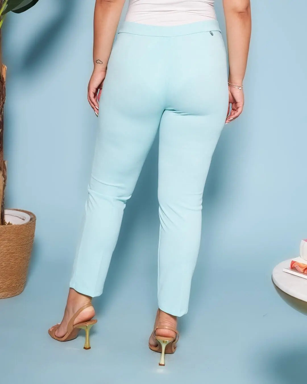 Pantalone a sigaretta in cady elasticizzato tinta unita. VERDE ACQUA DORABELLA