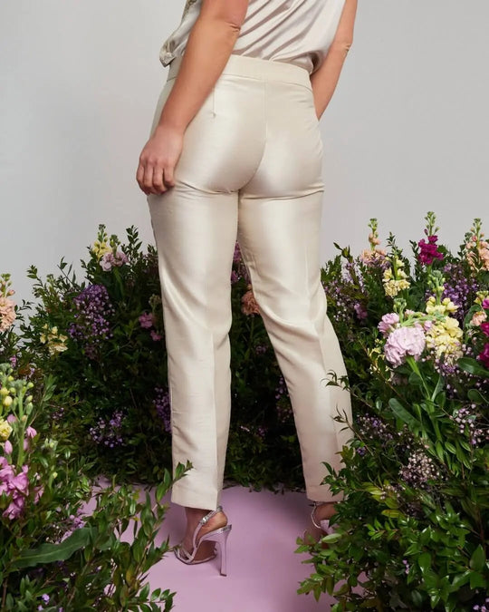 Pantalone a sigaretta in shantung con bottone rivestito CHAMPAGNE DORABELLA COUTURE