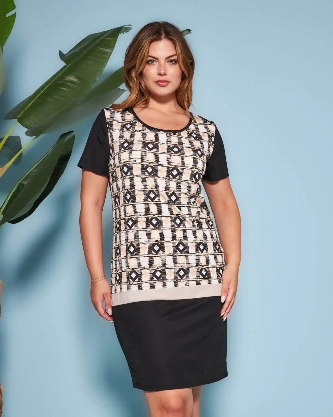 Pantalone capri zampetta in misto viscosa elasticizzata con fantasia a righe jacquard. NERO DORABELLA