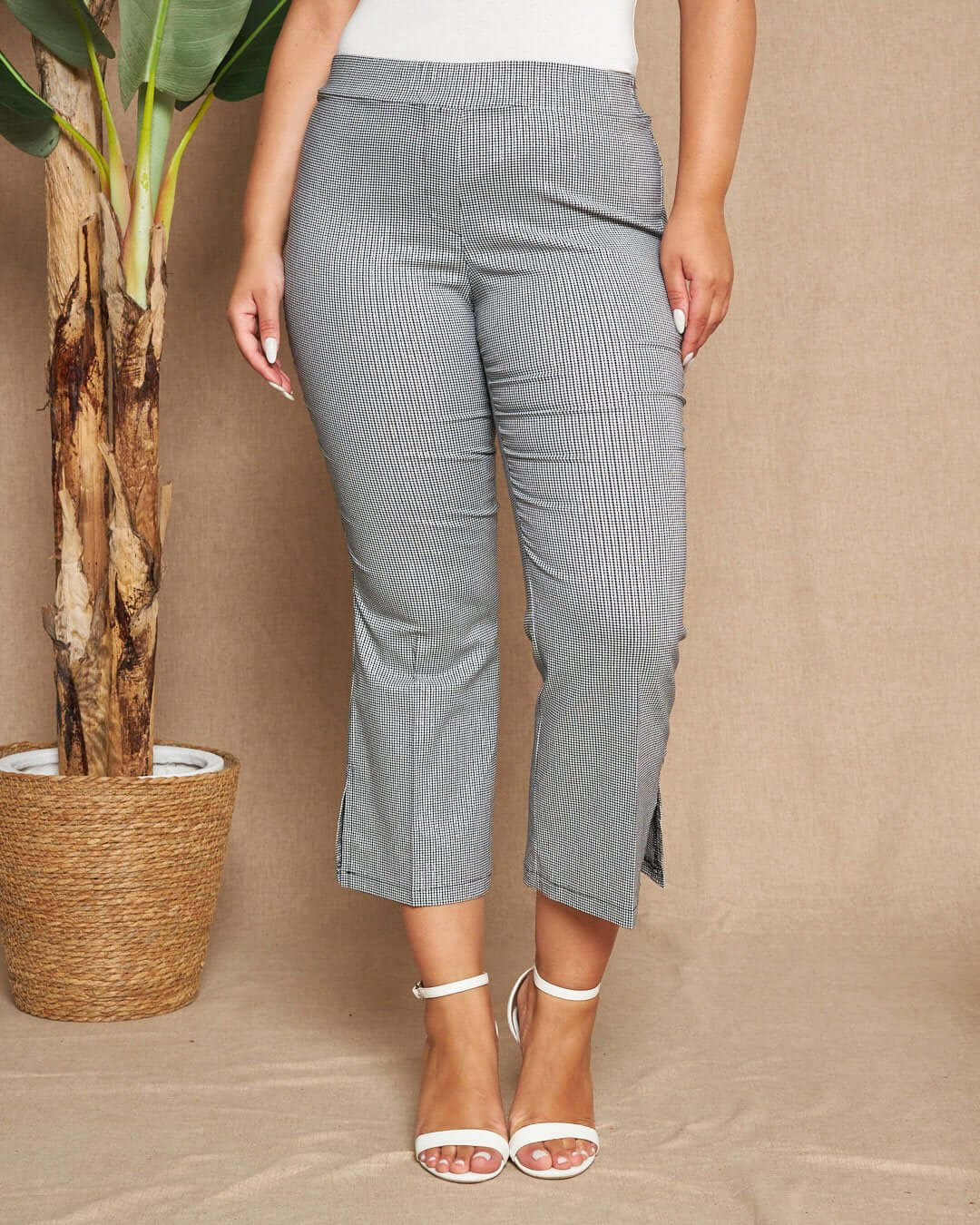 Pantalone capri zampetta in misto viscosa elasticizzata con fantasia maiolica. NERO-BIANCO DORABELLA 50