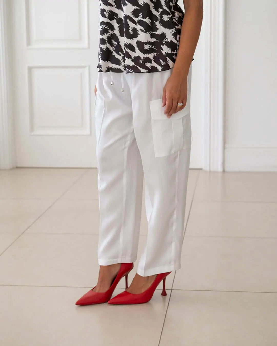 Pantalone cargo a gamba dritta in lyocell tinta unita con coulisse in vita. BIANCO DORABELLA XXL