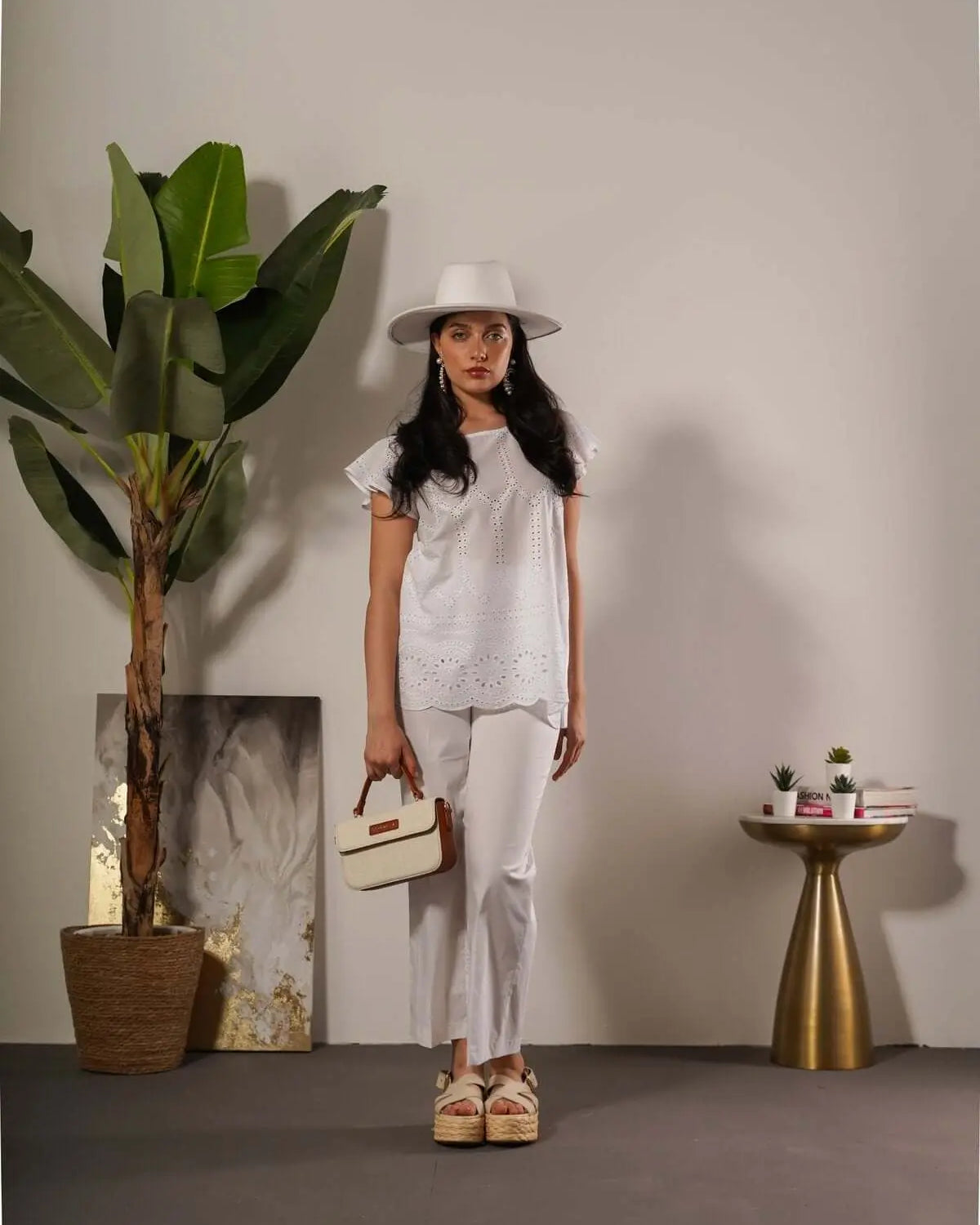 Pantalone con tasca ricamata in pizzo Sangallo BIANCO DORABELLA