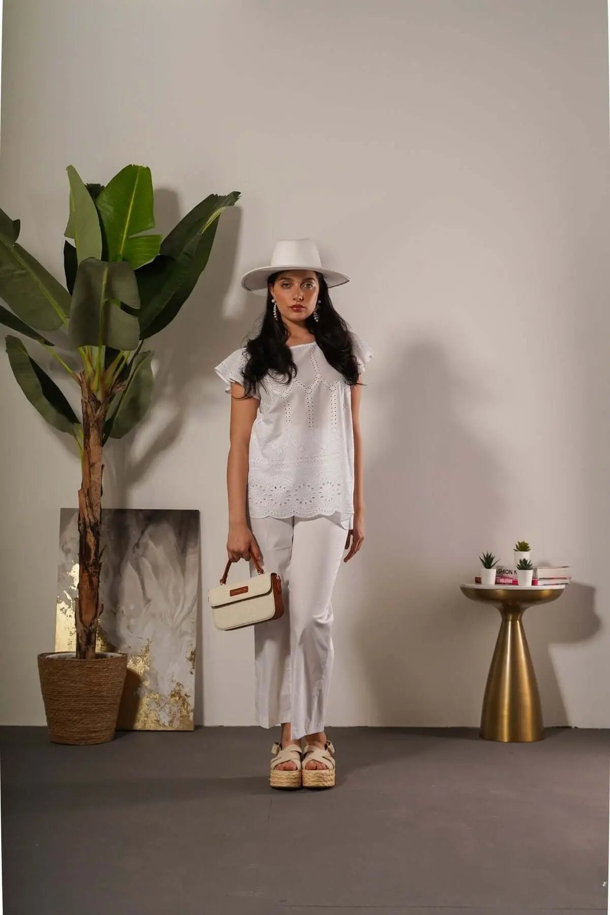 Pantalone con tasca ricamata in pizzo Sangallo BIANCO DORABELLA