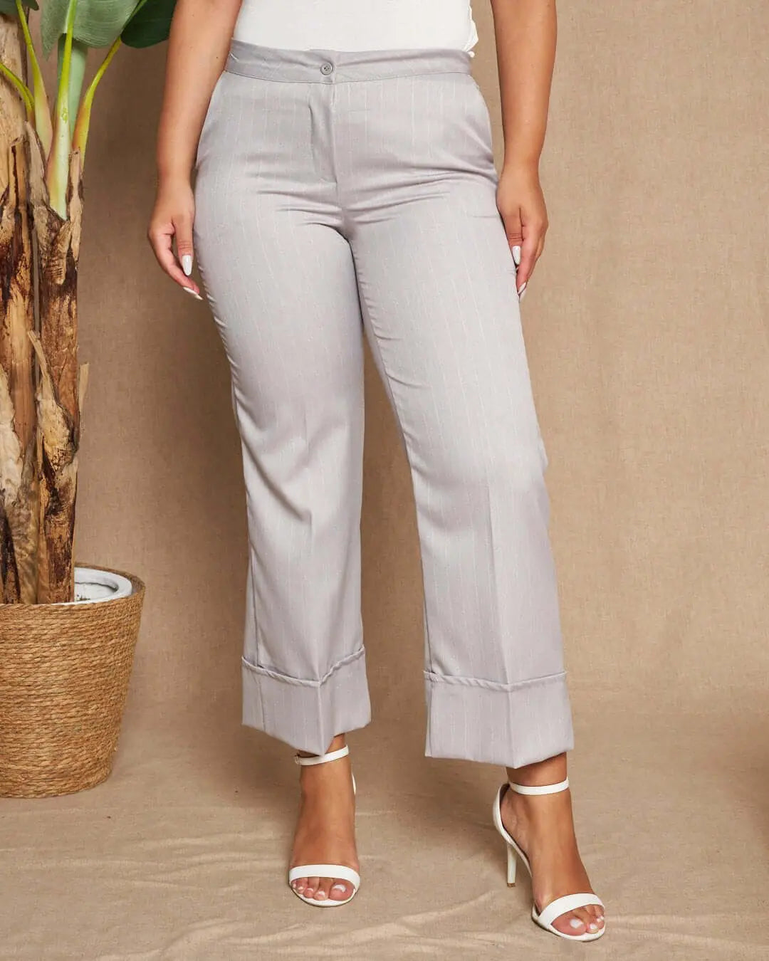 Pantalone gessato a gamba dritta in tela elasticizzata tinta unita con maxi risvolto al fondo. GRIGIO DORABELLA 50