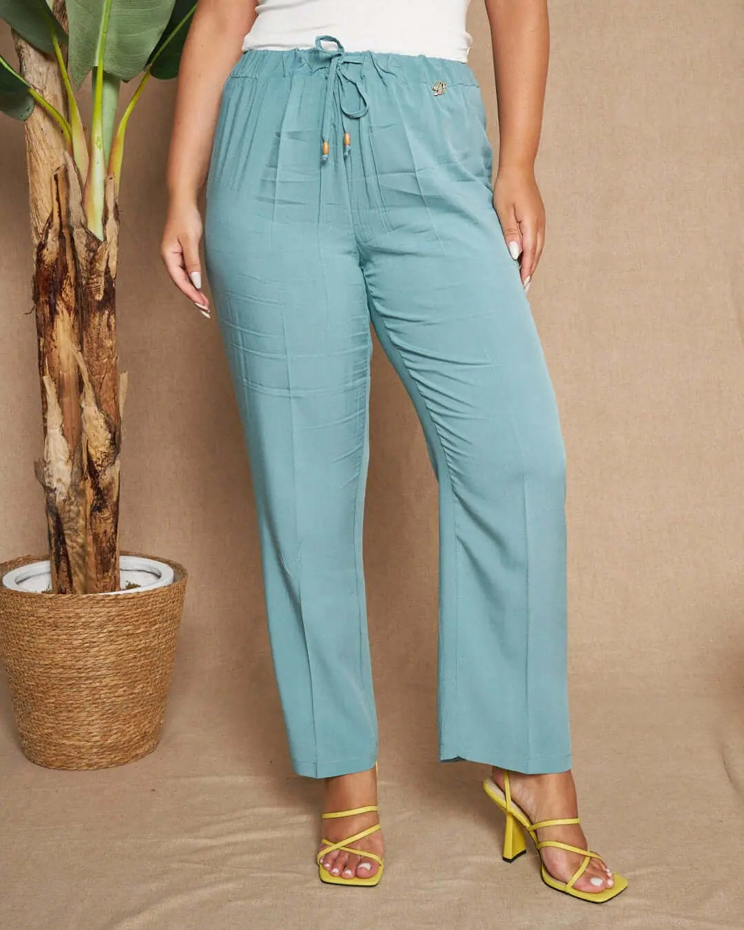 Pantalone morbido a gamba dritta in twill di viscosa tinta unita con coulisse in vita. SALVIA DORABELLA XXL