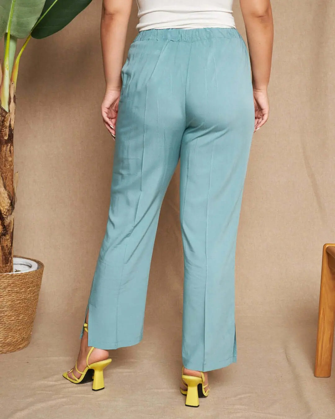 Pantalone morbido a gamba dritta in twill di viscosa tinta unita con coulisse in vita. SALVIA DORABELLA