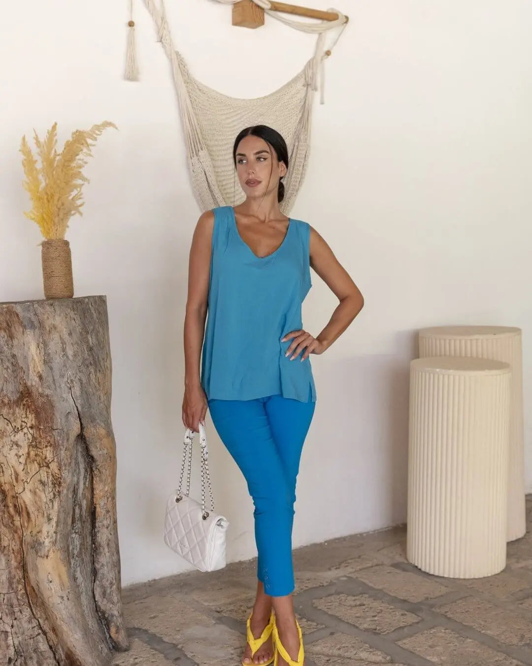 Pantalone skinny capri in twill di misto viscosa elasticizzata tinta unita con dettaglio bottoni. TURCHESE DORABELLA