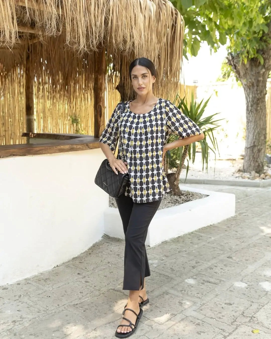 Pantalone skinny zampetta in twill di misto viscosa elasticizzata tinta unita. NERO DORABELLA