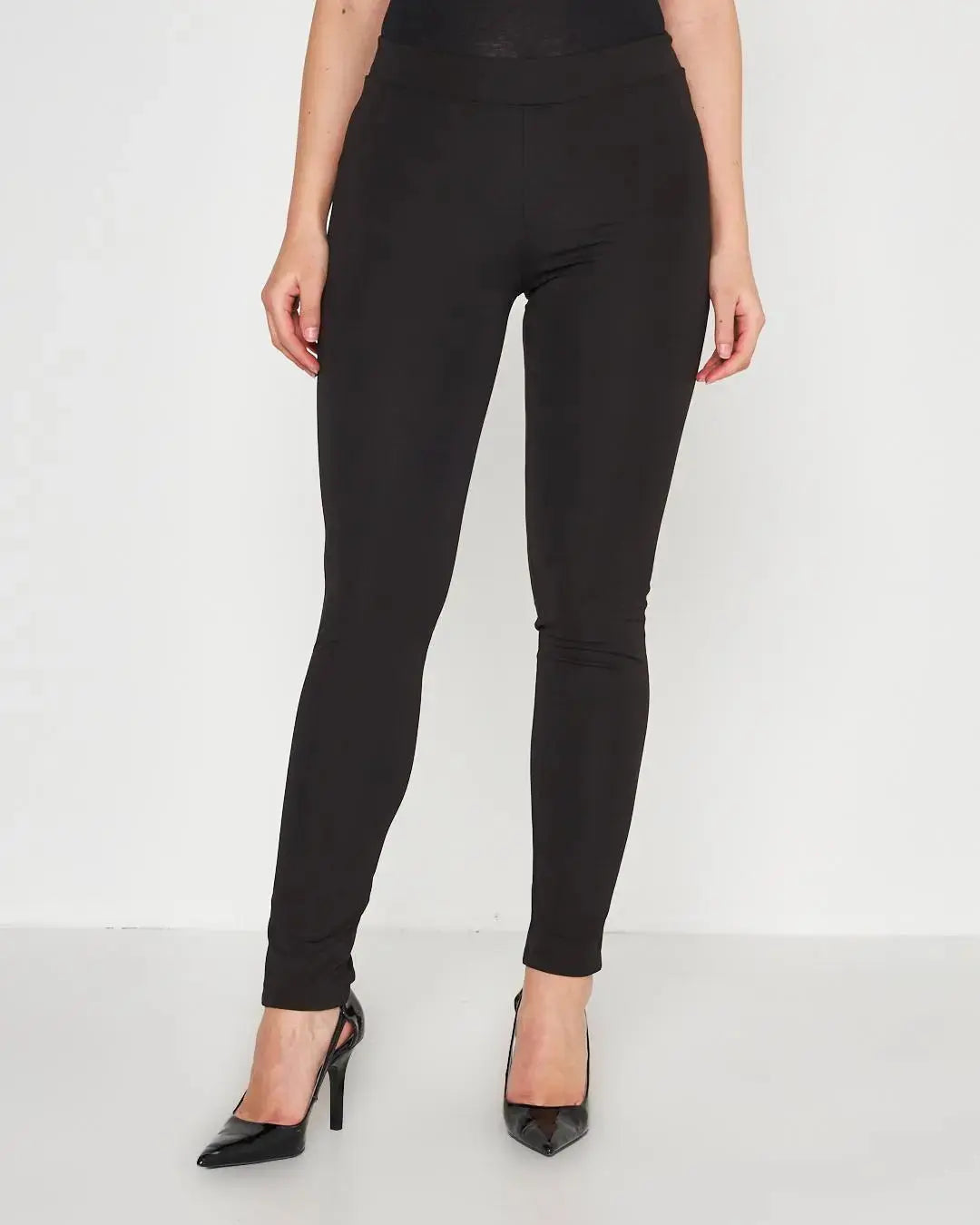 Pantalone slim con taglio push-up e bottoni DORABELLA