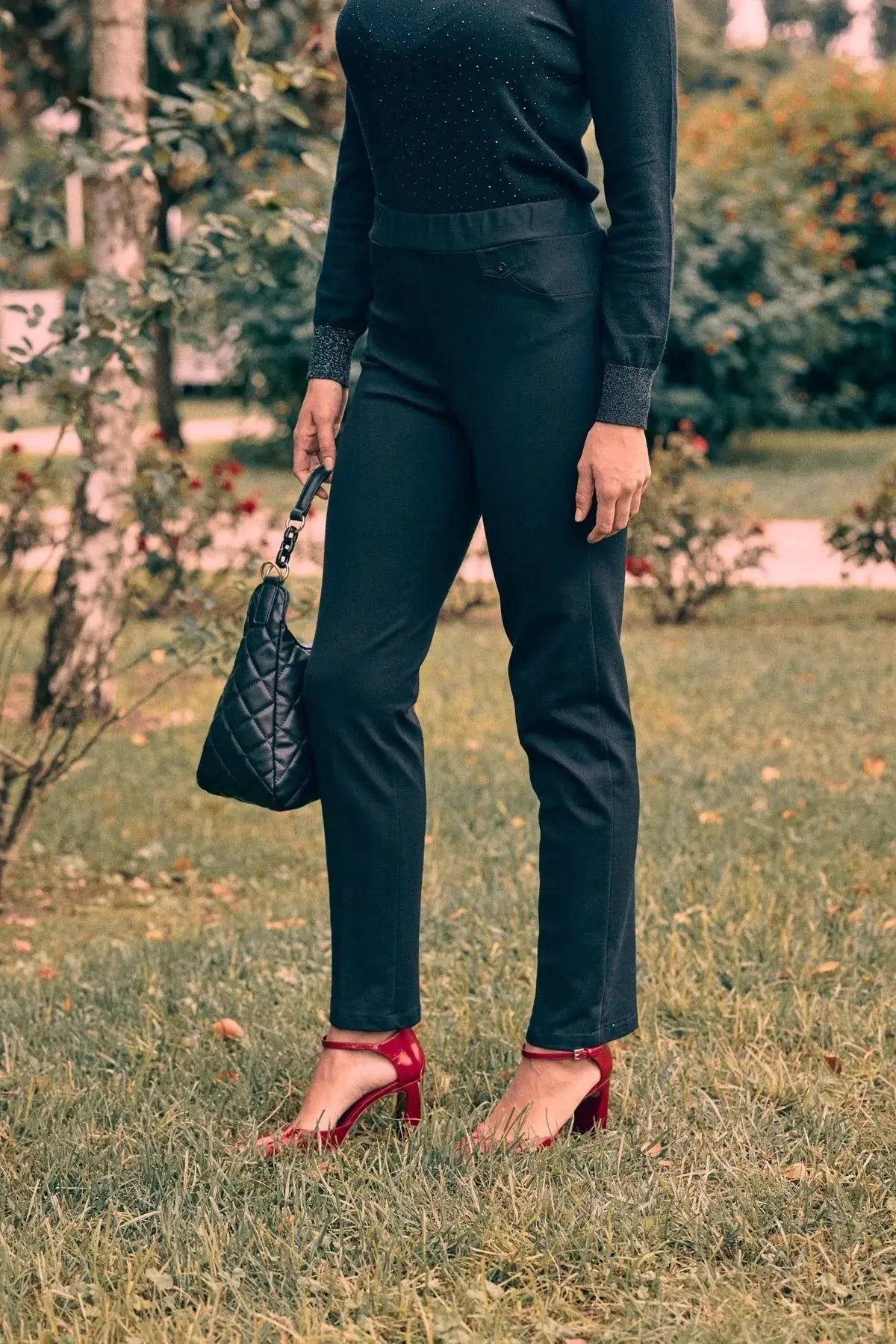 Pantaloni con vita elastica e pattina con bottone NERO DORABELLA