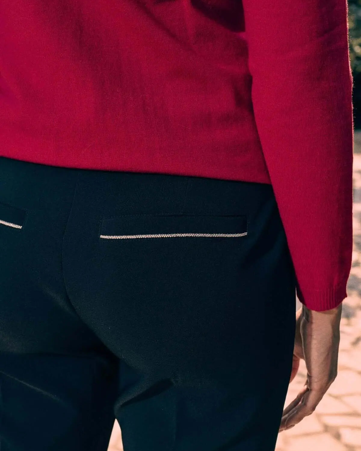 Pantaloni slim con piega stirata e dettaglio passamaneria su tasche posteriori NERO DORABELLA 50