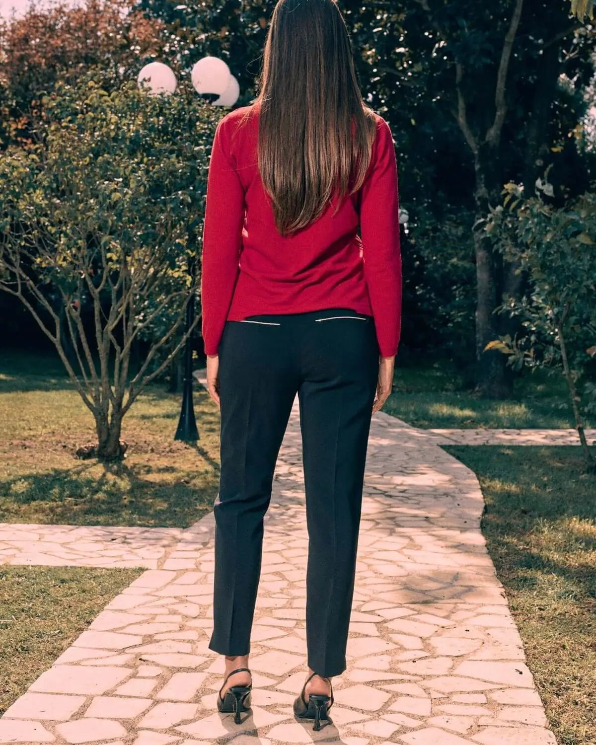 Pantaloni slim con piega stirata e dettaglio passamaneria su tasche posteriori NERO DORABELLA