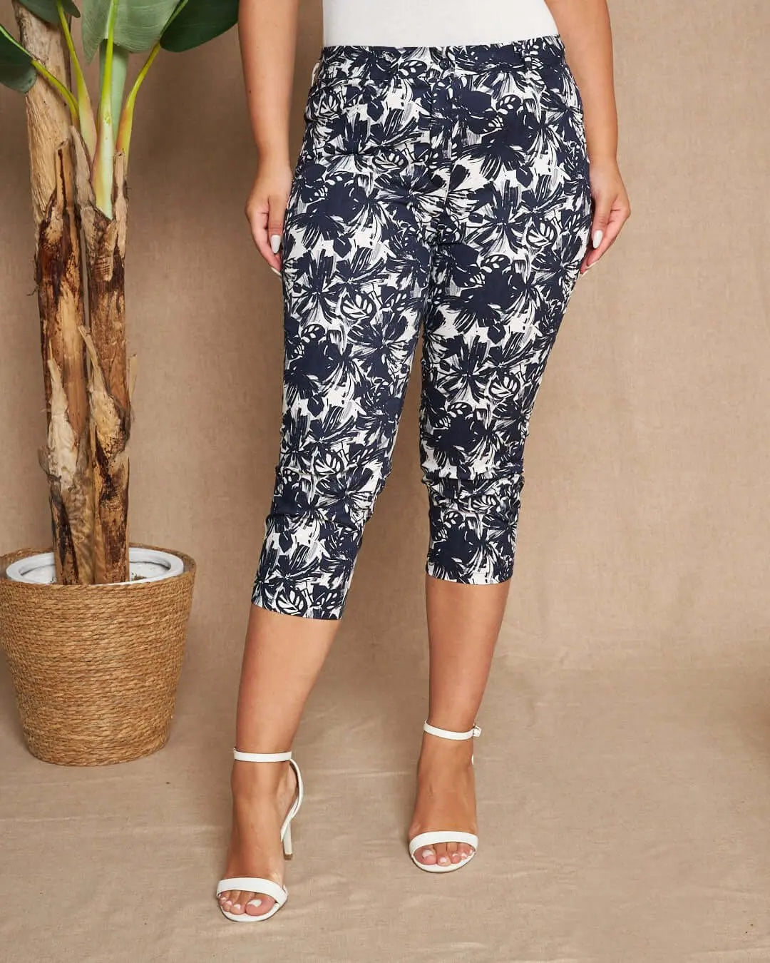 Pinocchietto in twill di cotone elasticizzato con fantasia floreale. BLU DORABELLA XXL