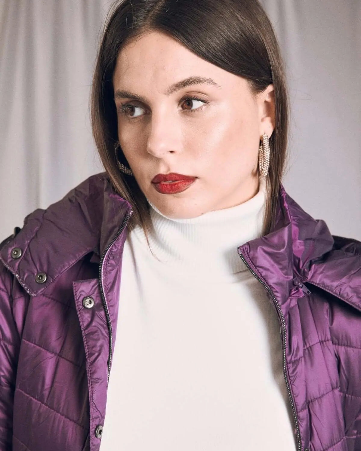 Piumino leggero in nylon trapuntato con cappuccio PRUGNA DORABELLA EASY