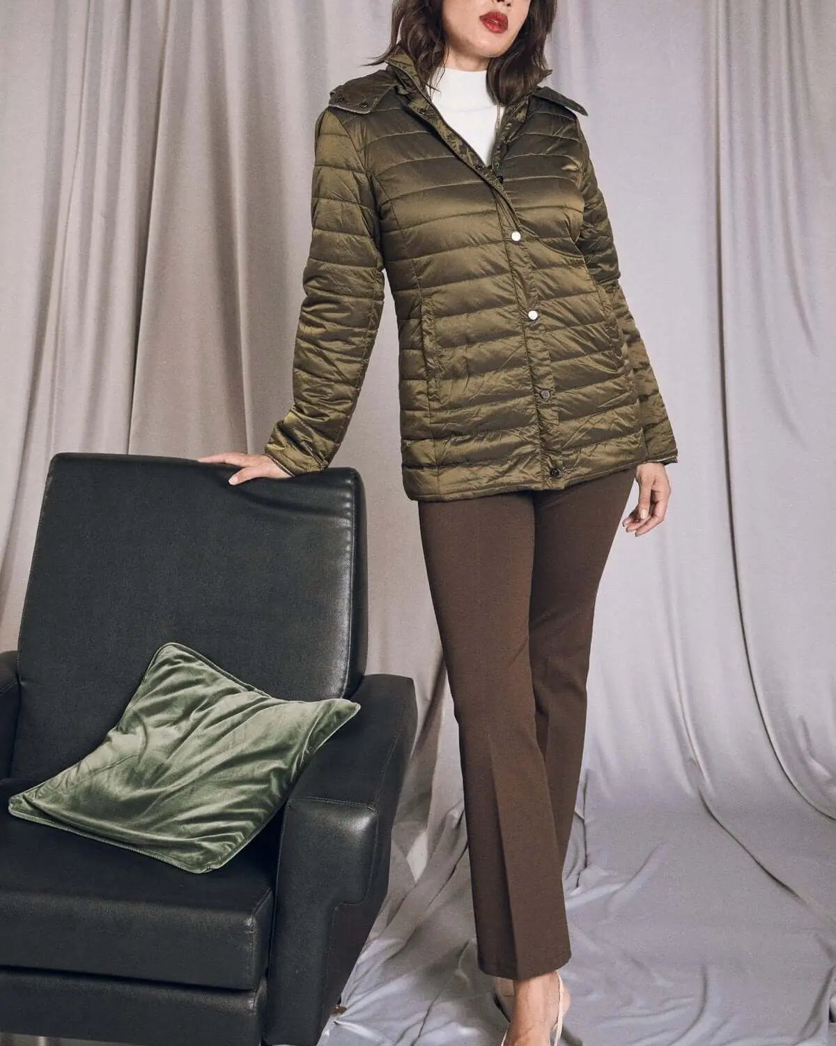 Piumino leggero in nylon trapuntato con cappuccio VERDE MILITARE DORABELLA EASY