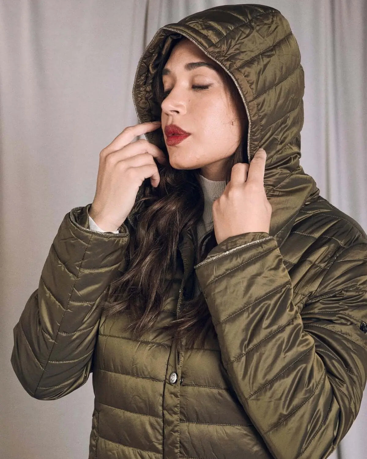 Piumino leggero in nylon trapuntato con cappuccio VERDE MILITARE DORABELLA EASY