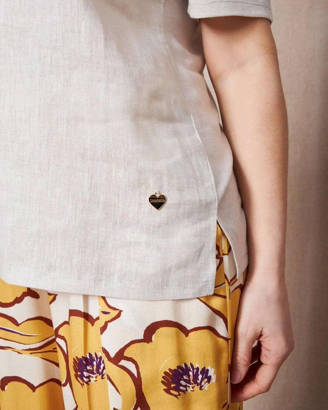 Polo combinata in lino e jersey melange con applicazione di micro catene sul tashino NATURALE DORABELLA PIU'