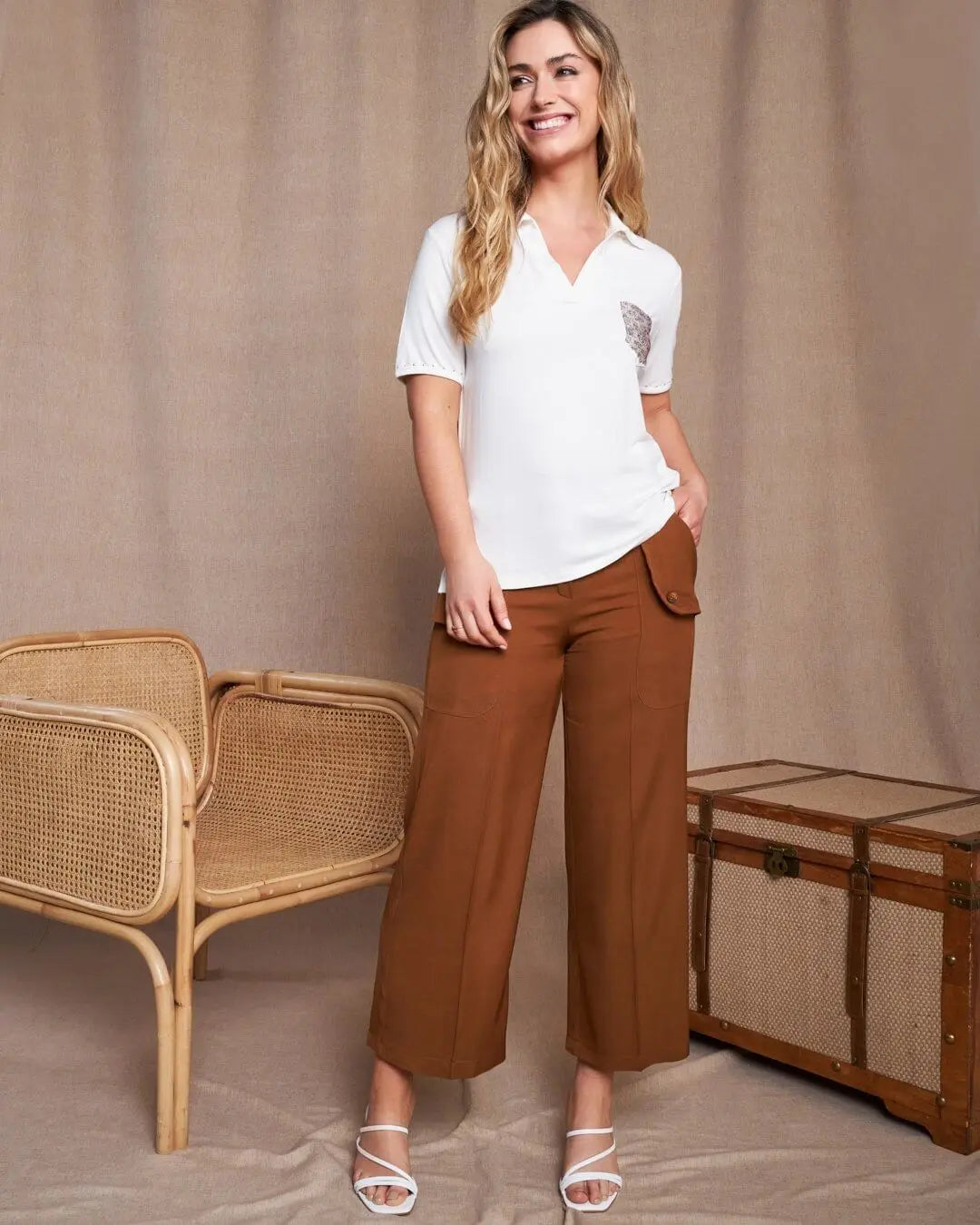 Polo in jersey di viscosa elasticizzata con taschino con borchie fantasia animalier BIANCO DORABELLA