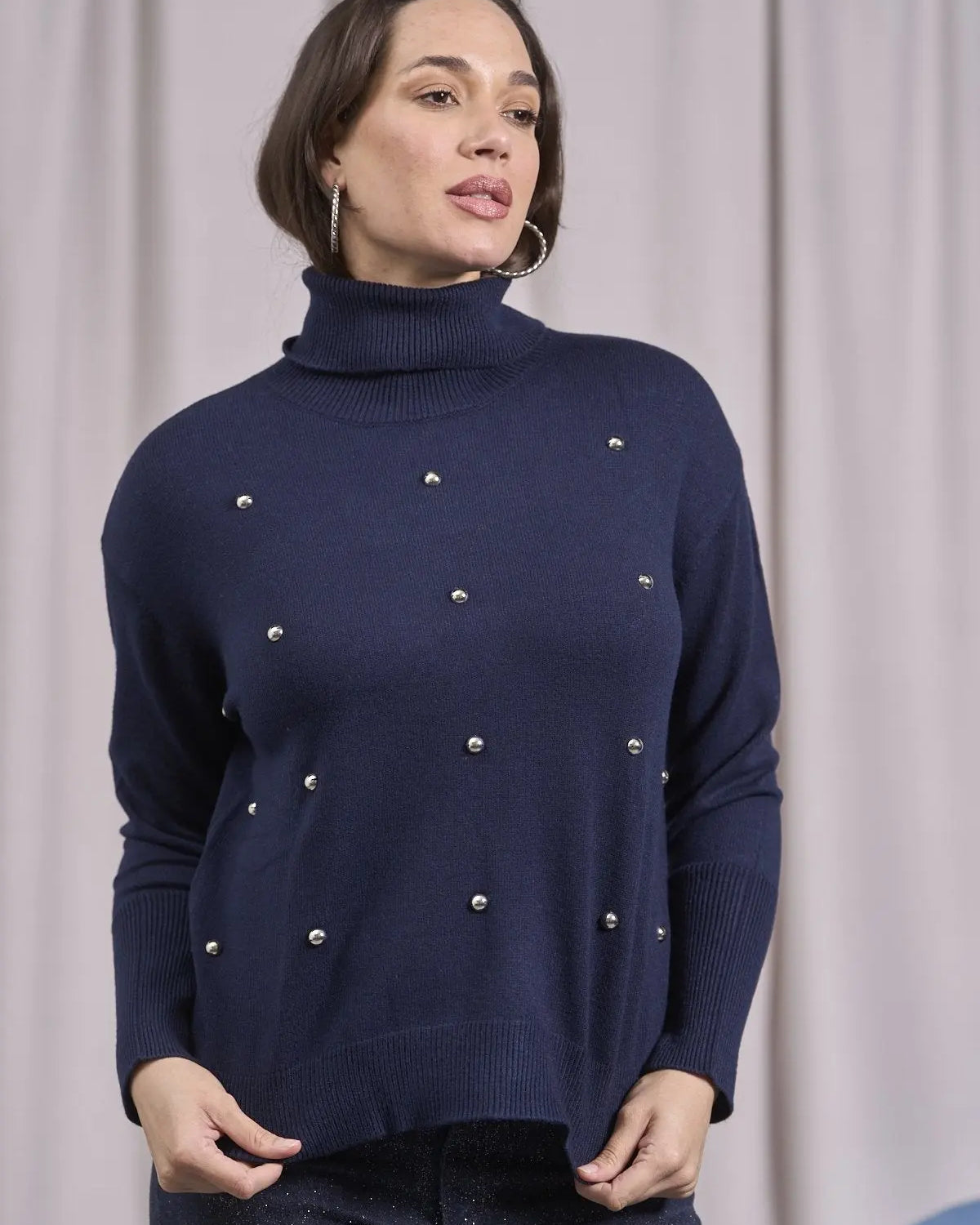 Pull a collo alto con borchie frontali BLU IRONICA
