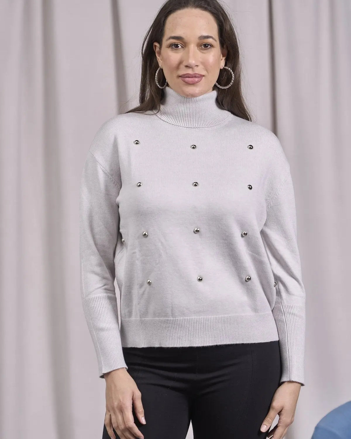 Pull a collo alto con borchie frontali GRIGIO PERLA IRONICA