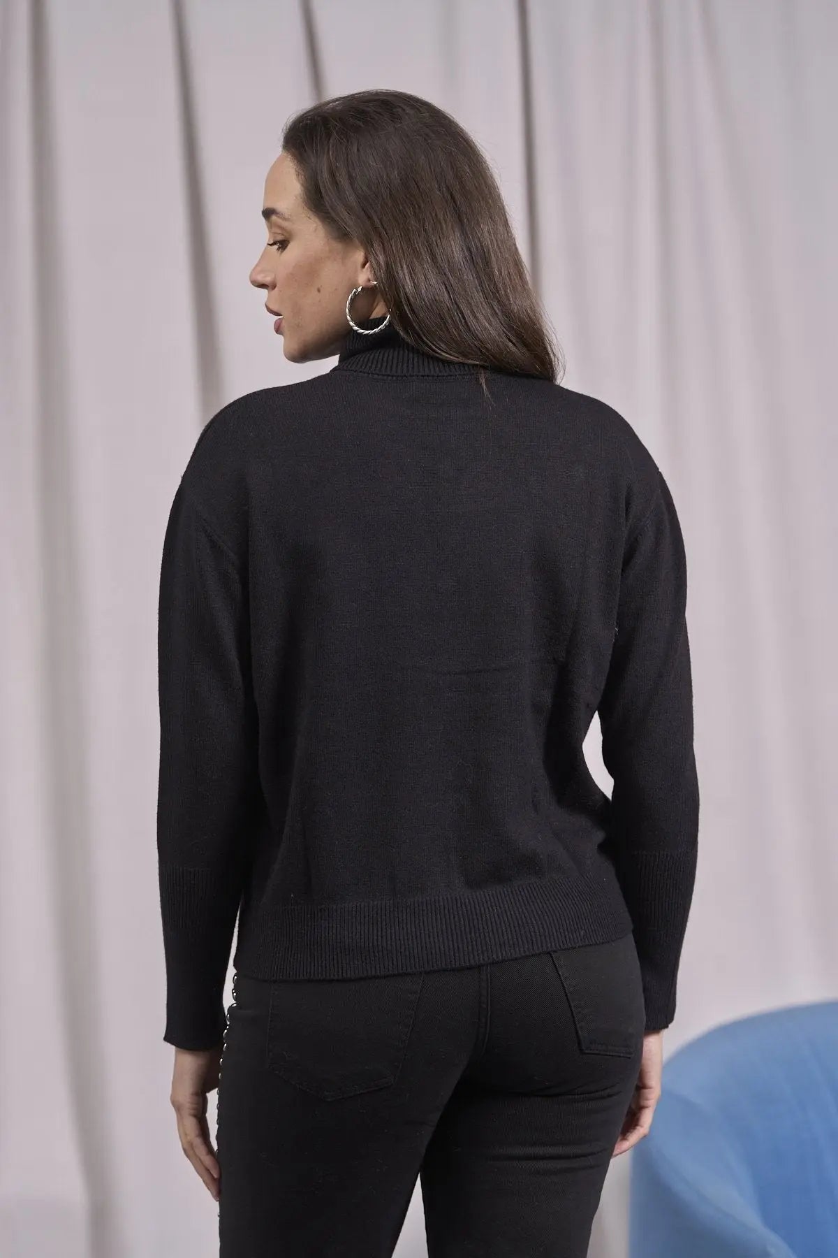 Pull a collo alto con borchie frontali NERO IRONICA