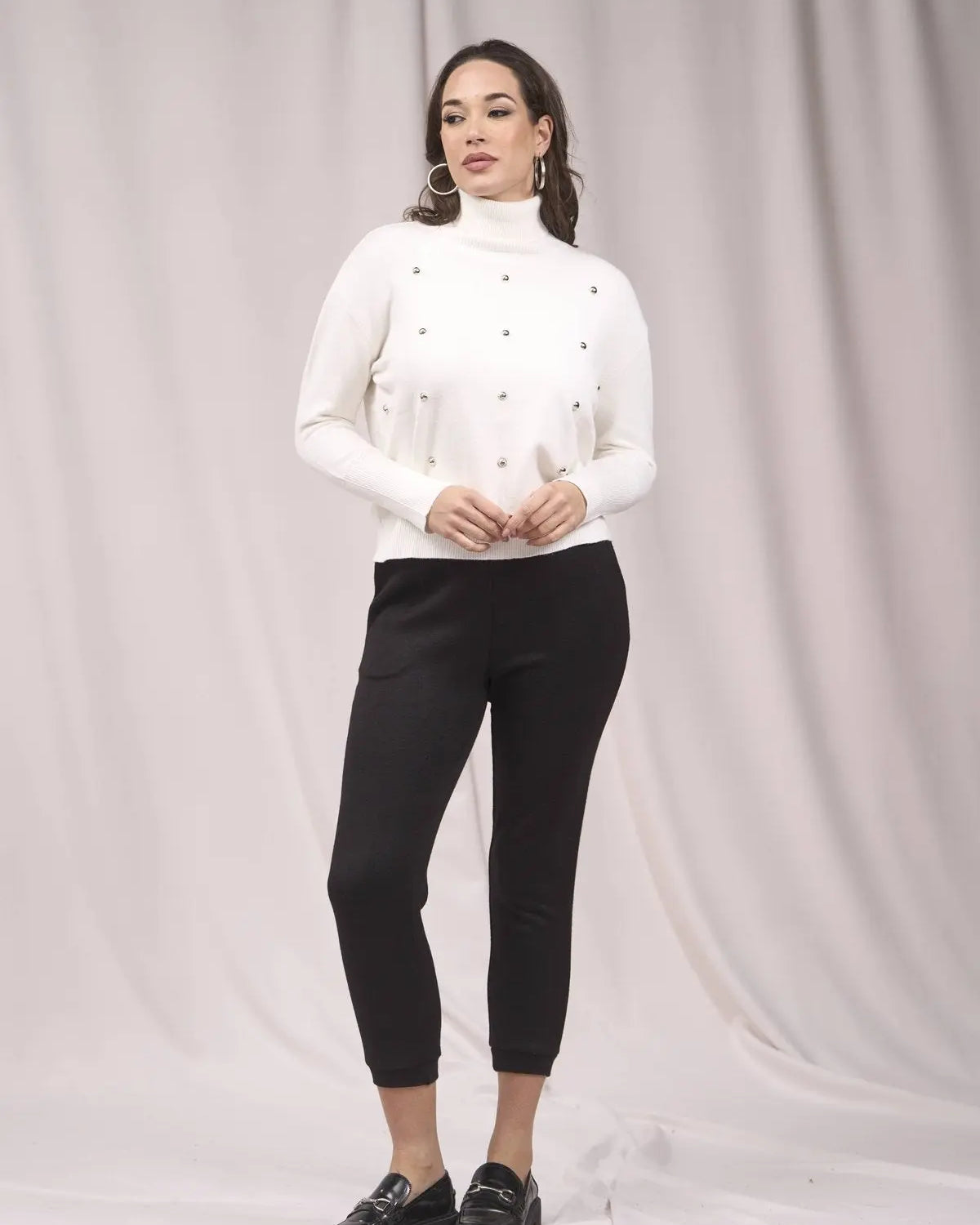 Pull a collo alto con borchie frontali OFF WHITE IRONICA