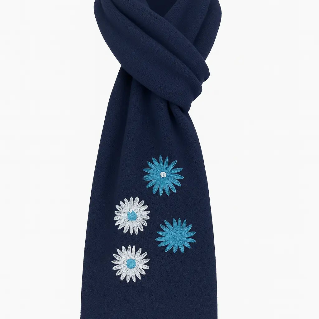 Sciarpa in maglia con fiori ricamati Dorabella