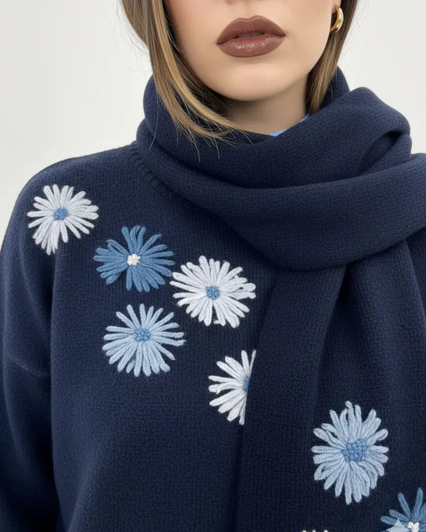 Sciarpa in maglia con fiori ricamati Dorabella