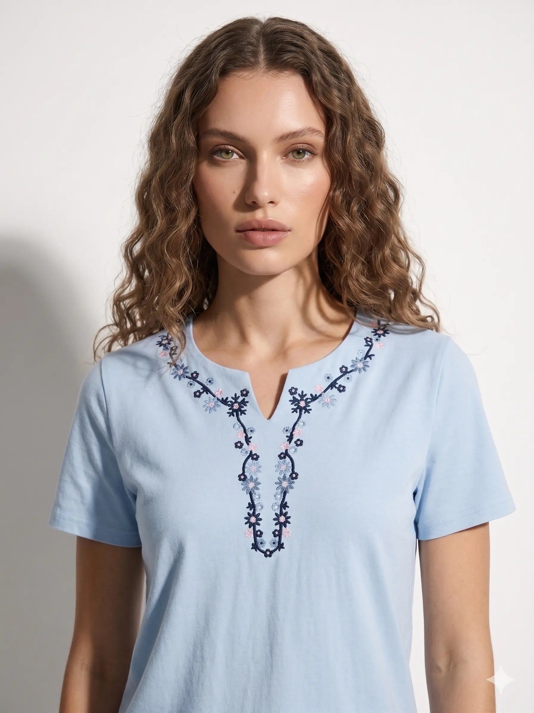T-Shirt Scollo Ricamato DORABELLA